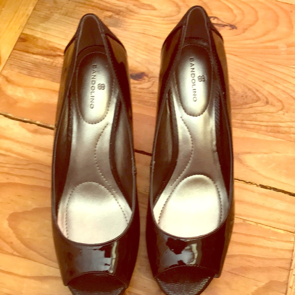 Black pumps with 21/2 inch heel